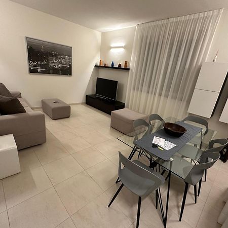 ピアチェンツァCasavale Elegante Residenza 108 Mq Max 7 Personeアパートメント エクステリア 写真