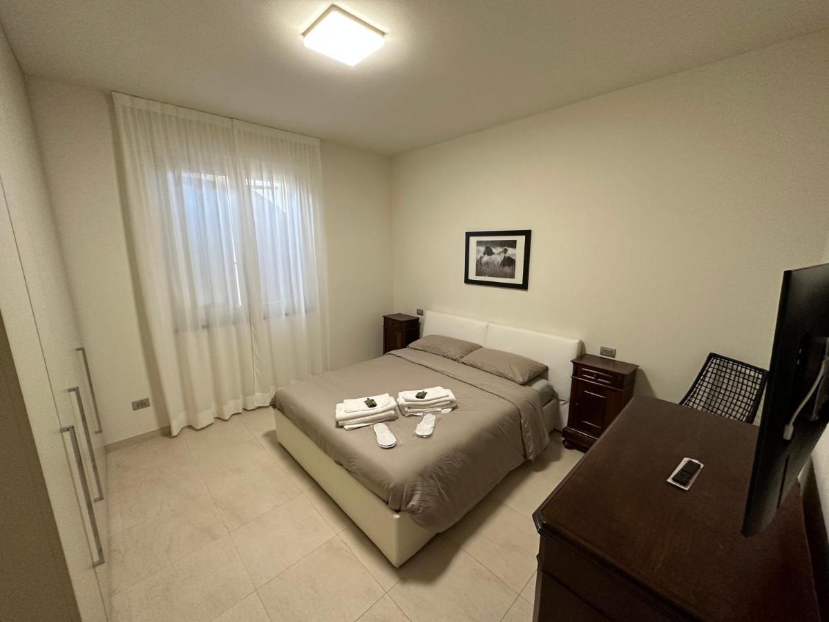ピアチェンツァCasavale Elegante Residenza 108 Mq Max 7 Personeアパートメント エクステリア 写真